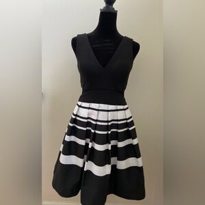 XSCAPE Black and White Dress Woman’s Size 4